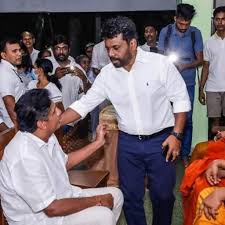 அரசாங்கத்தின் தன்முனைப்பும் எதிர்க்கட்சிகளின் அதிகார போட்டியும் மக்களை நெருக்கடிக்குள் தள்ளுகிறதா?